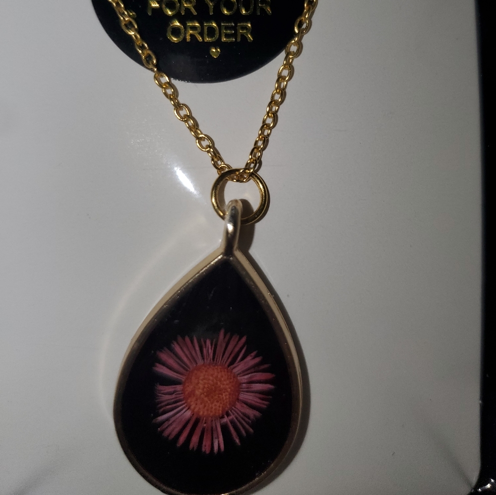 Resin flower necklace